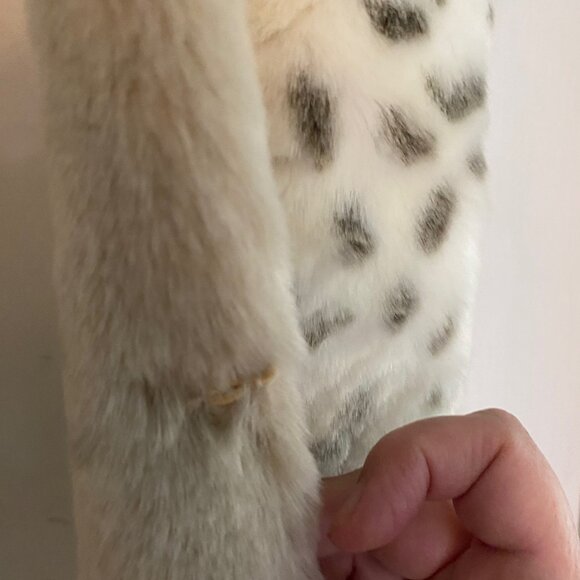 Adrienne Landau faux fur scarf NWOT latch closures super soft 84" long - Picture 5 of 8